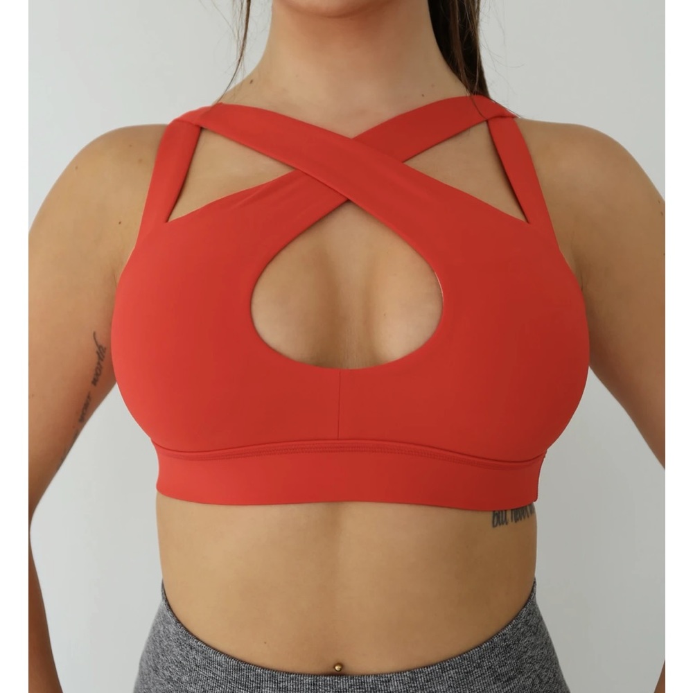 Crisscross Cutout Sports Bra - Red